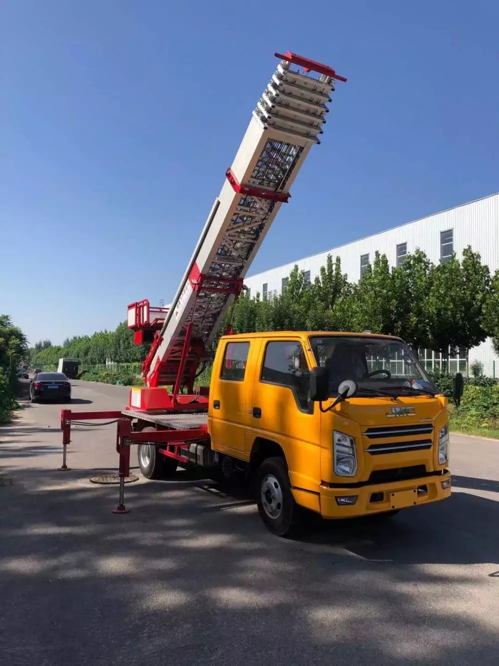 黔东南附近的云梯车出租服务：轻松解决高空作业需求