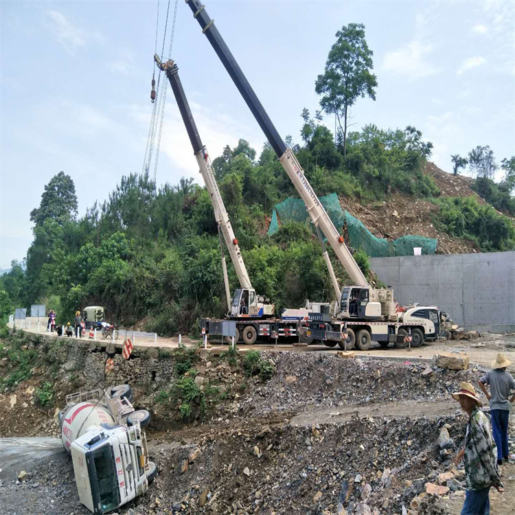 黔东南汽车掉沟里叫吊车救援要多少钱